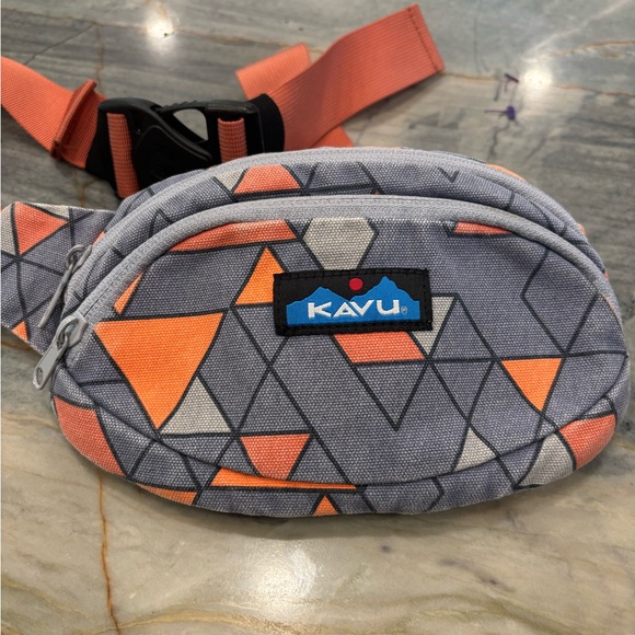 Like New Kavu side/fanny pack - Picture 2 of 4